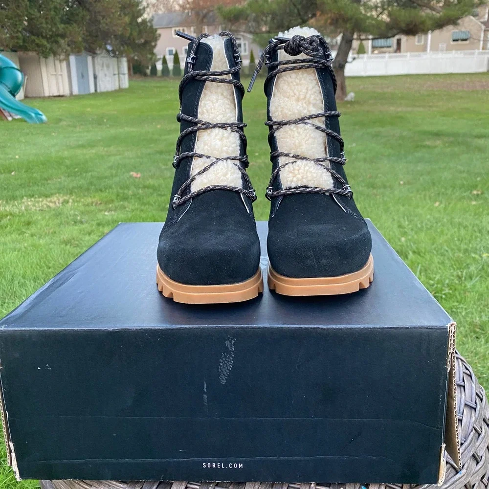 NWT/NIB Sorel Joan of Arctic III Shearling Trim Waterproof Wedge Boot (Size 10)